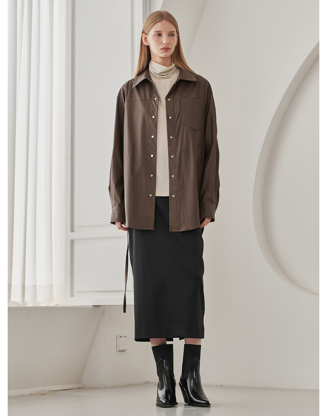 누브 Belted Leather Shirts - Brown 착용컷