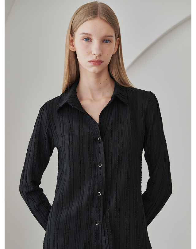 누브 V- Neck Slim Fit Collar Blouse - Black 크림 착용컷