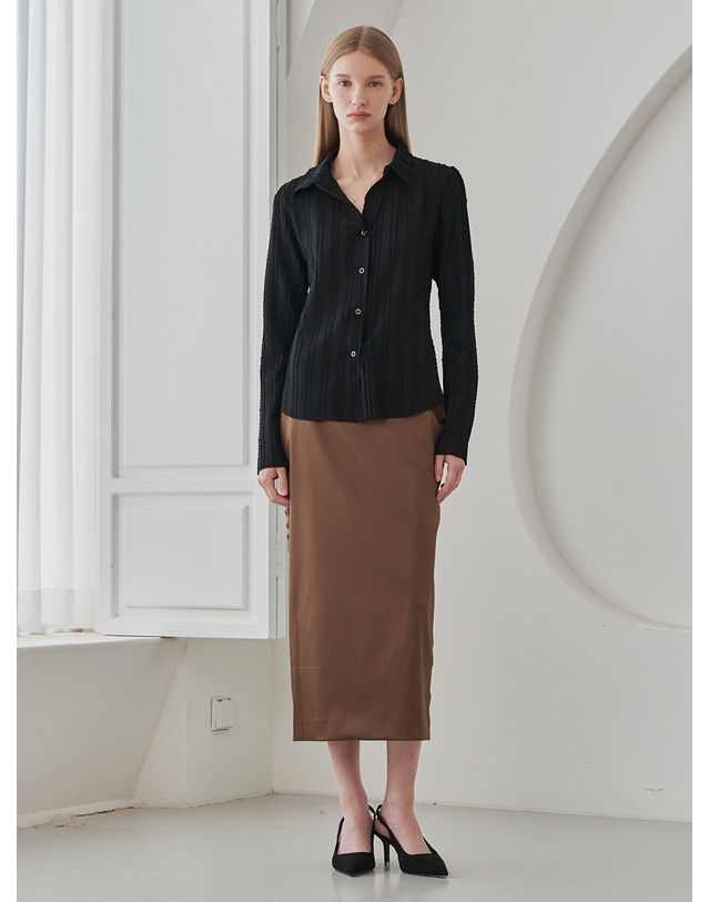 누브 V- Neck Slim Fit Collar Blouse - Black 크림 착용컷