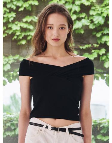 오프숄더 셔링 티셔츠 - 블랙 / Off Shoulder Shirring T-Shirts - Black