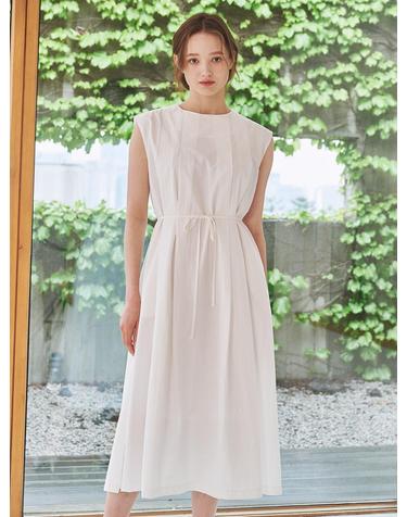 슬리브리스 플리츠 원피스 - 화이트 / Sleeveless Pleats Dress - White