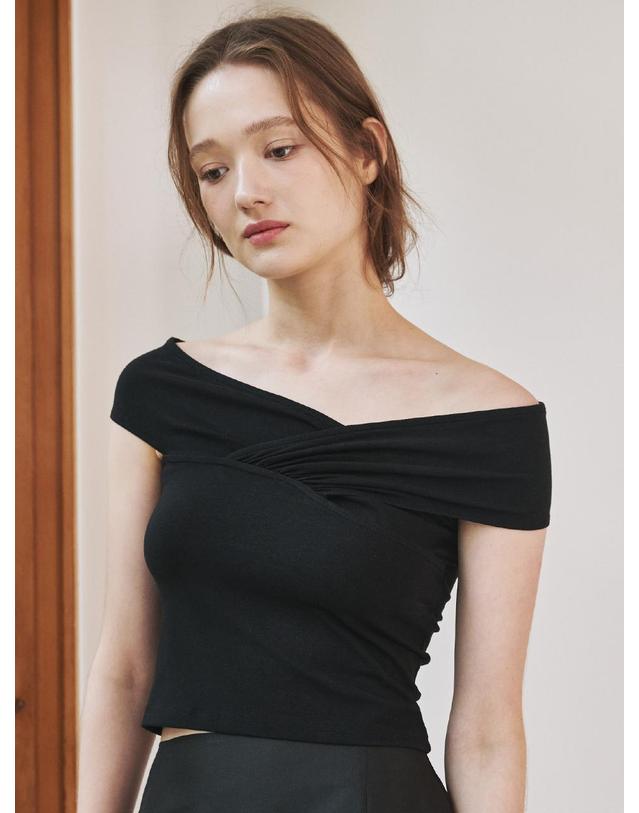 누브 오프숄더 셔링 티셔츠 - 블랙 / Off Shoulder Shirring T-Shirts - Black 착용컷