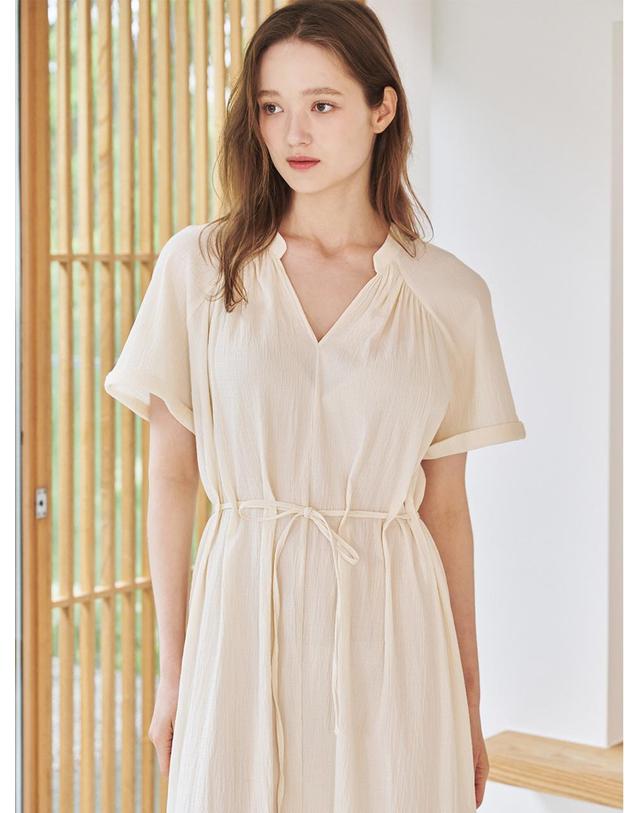 누브 브이넥 셔링 드레스-아이보리 / V-Neck Shirring Dress - Ivory 착용컷