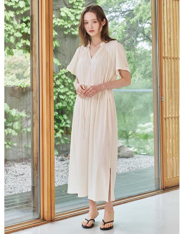 누브 브이넥 셔링 드레스-아이보리 / V-Neck Shirring Dress - Ivory 착용컷
