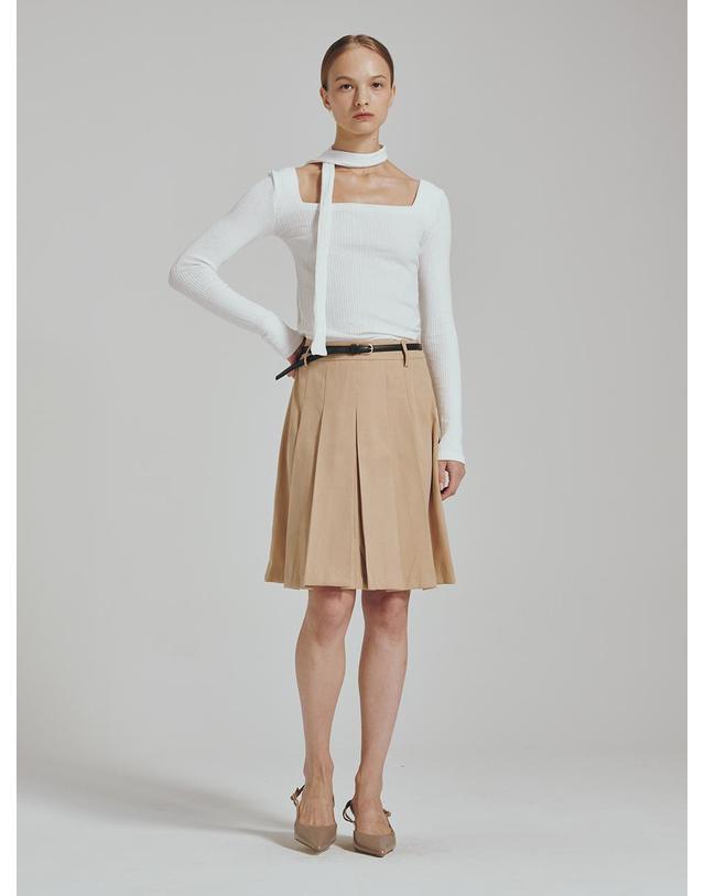 누브 스퀘어 넥 스카프 티셔츠 - 아이보리 / Square Neck Scarf T-Shirts - Ivory 블랙 착용컷