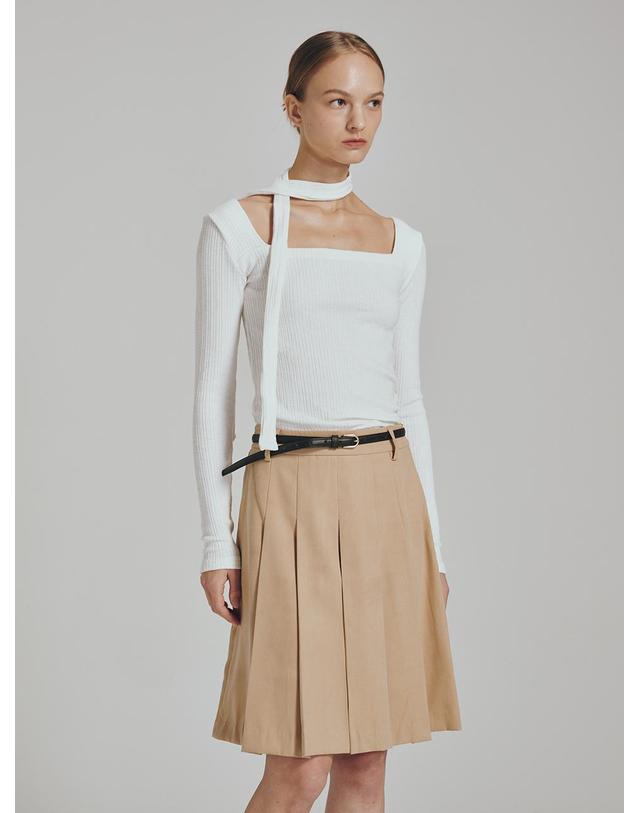 누브 스퀘어 넥 스카프 티셔츠 - 아이보리 / Square Neck Scarf T-Shirts - Ivory 블랙 착용컷