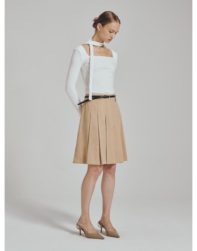 누브 스퀘어 넥 스카프 티셔츠 - 아이보리 / Square Neck Scarf T-Shirts - Ivory 블랙 착용컷