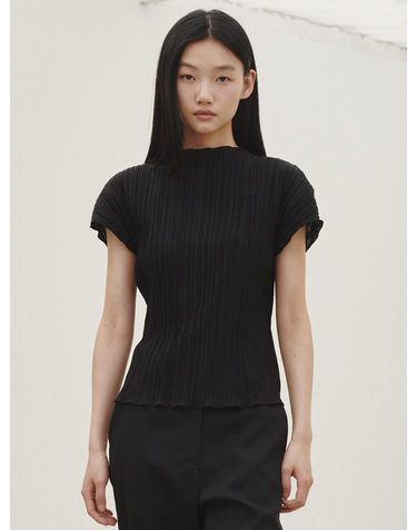 플리츠 모크넥 티셔츠 - 블랙 / Pleated Mock Neck T-shirt - Black