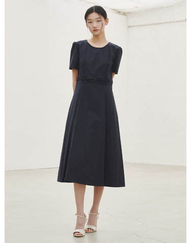 라운드 넥 셔링 포인트 드레스 - 네이비 / Round Neck Shirring Point Dress - Navy