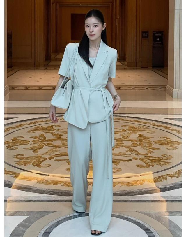 누브 린넨 와이드 커브드 팬츠 - 아이보리 / Linen Wide Curved Pants - Ivory 착용컷