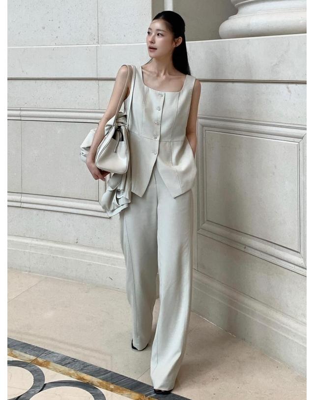 누브 린넨 와이드 커브드 팬츠 - 아이보리 / Linen Wide Curved Pants - Ivory 착용컷