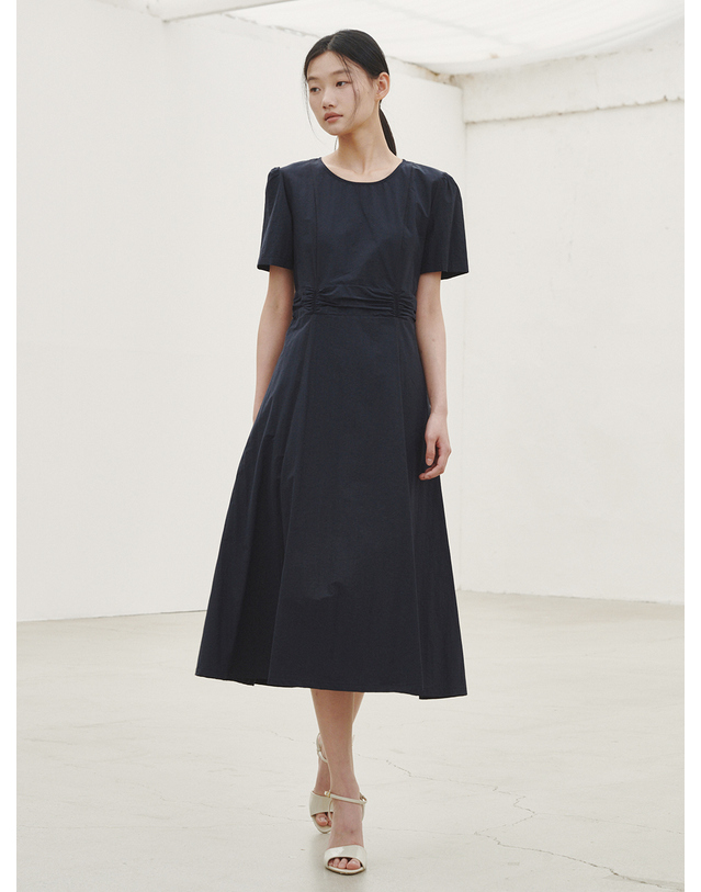 누브 라운드 넥 셔링 포인트 드레스 - 네이비 / Round Neck Shirring Point Dress - Navy 착용컷
