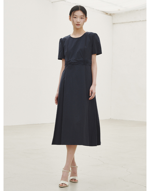 누브 라운드 넥 셔링 포인트 드레스 - 네이비 / Round Neck Shirring Point Dress - Navy 착용컷