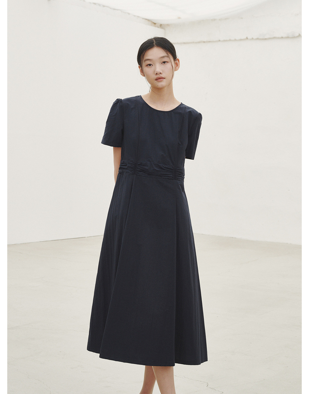 누브 라운드 넥 셔링 포인트 드레스 - 네이비 / Round Neck Shirring Point Dress - Navy 착용컷