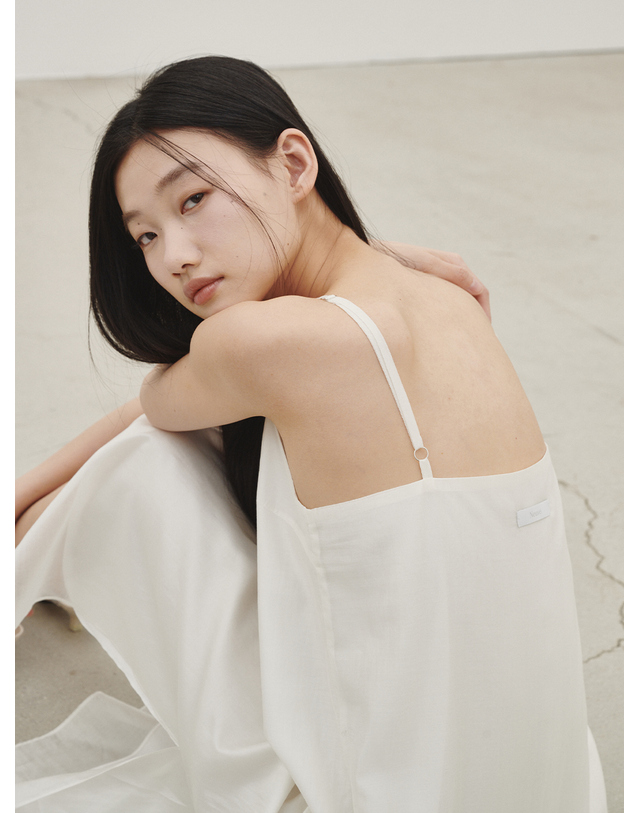 누브 레이어드 슬리브리스 롱 드레스 - 화이트 / Layered Sleeveless Long Dress - White 착용컷