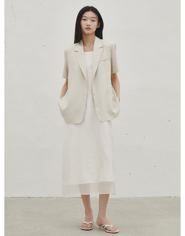 누브 레이어드 슬리브리스 롱 드레스 - 화이트 / Layered Sleeveless Long Dress - White 착용컷