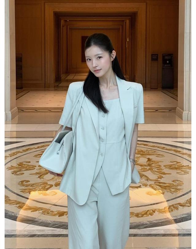 누브 린넨 벨티드 자켓 셋업 - 아이보리 / Linen Belted Jacke Set up - Ivory 착용컷
