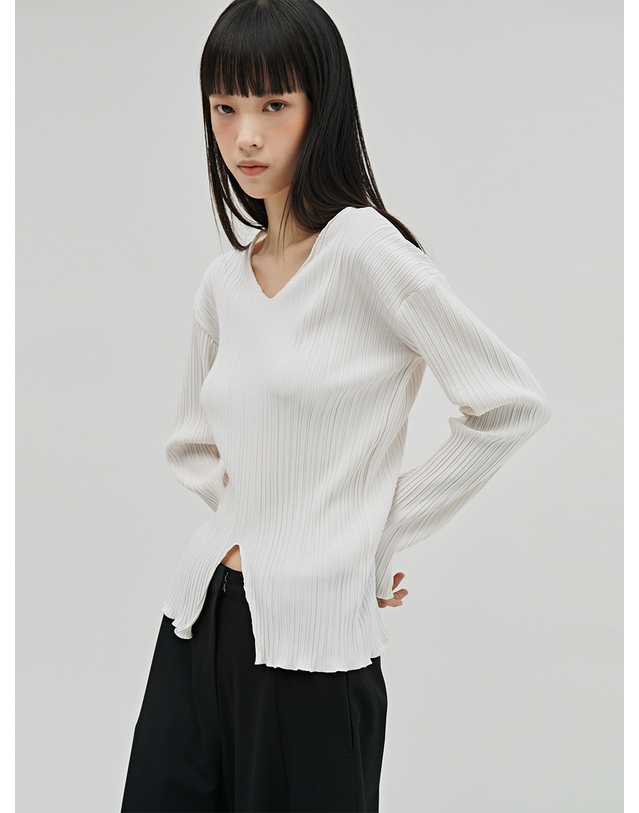 누브 브이넥 플리츠 블라우스 - 아이보리 / V-Neck Pleated Blouse - Ivory 착용컷