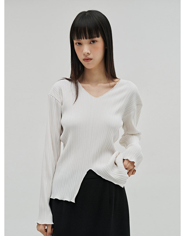 누브 브이넥 플리츠 블라우스 - 아이보리 / V-Neck Pleated Blouse - Ivory 착용컷