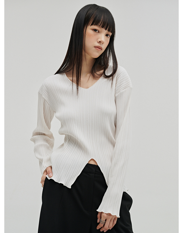 누브 브이넥 플리츠 블라우스 - 아이보리 / V-Neck Pleated Blouse - Ivory 착용컷