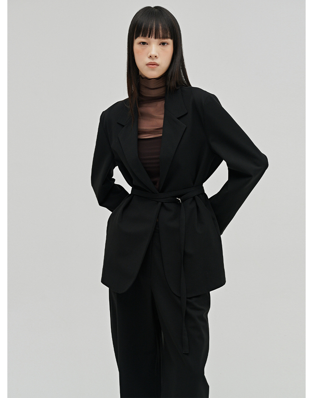 누브 울 테일러드 벨티드 자켓 셋업 - 블랙 / Wool Tailored Belted Jacket Set up - Black 착용컷