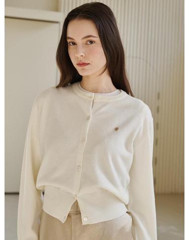 라운드 넥 클래식 가디건 - 아이보리 / Round Neck Classic Cardigan - Ivory