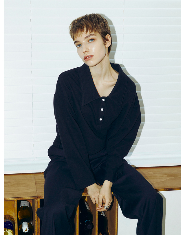 누브 Shirt Collar Crop T-Shirt - Black 착용컷