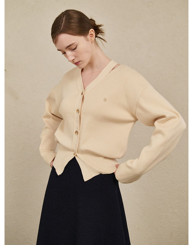 누브 V-Neck Cut Out Cardigan - Beige 베이지 착용컷