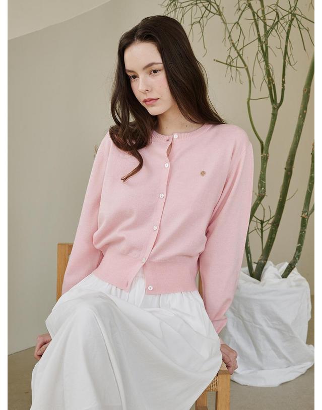 누브 라운드 넥 클래식 가디건 - 핑크 / Round Neck Classic Cardigan - Pink 착용컷