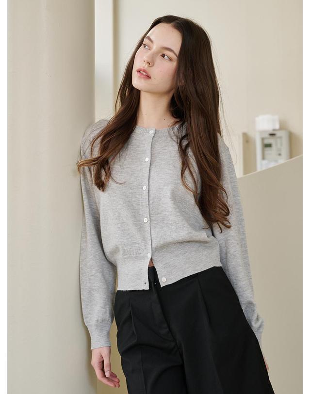 누브 라운드 넥 클래식 가디건 - 멜란지 그레이 / Round Neck Classic Cardigan - M. Gray 착용컷