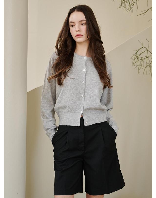누브 라운드 넥 클래식 가디건 - 멜란지 그레이 / Round Neck Classic Cardigan - M. Gray 착용컷