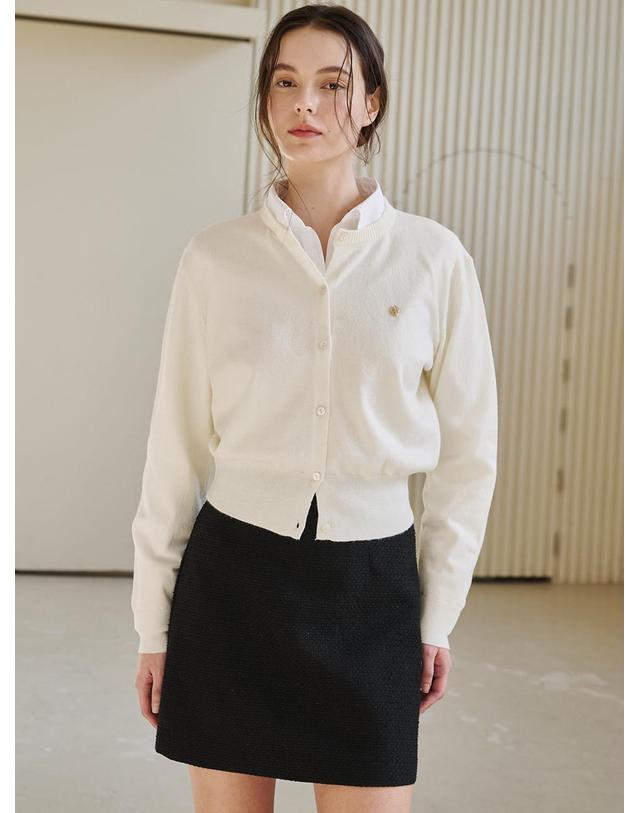 누브 라운드 넥 클래식 가디건 - 아이보리 / Round Neck Classic Cardigan - Ivory 착용컷