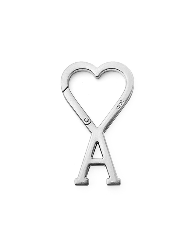 아미 AMI UKR907 369 905 아미 드 꾀흐 하트 로고 후크 키링 착용컷