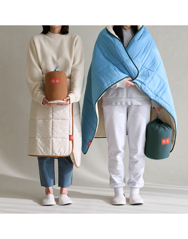 보웰 먼지없는 패딩담요 콤비 극세사 담요 캠핑담요 (무릎 중) 착용컷