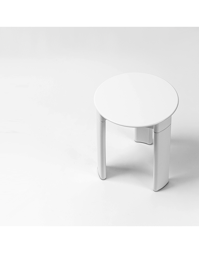 게디 게디 히스토릭 컬렉션 트리오 스툴 화이트 designed by Olaf Von Bohr 착용컷