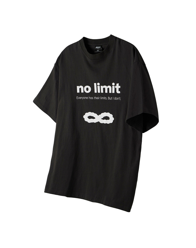 어반에이지 No Limit 오버 반팔_차콜 착용컷