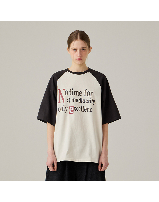어반에이지 No time 나그랑 배색 오버 반팔 차콜 착용컷