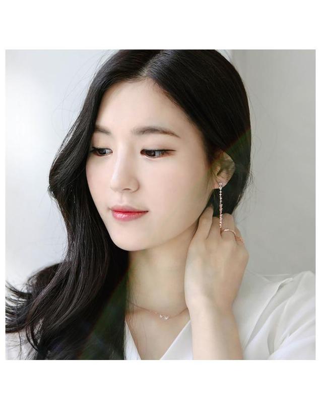 제이로렌 제이로렌 01N0647 마이크로 컷팅 스피넬 실버 목걸이 착용컷