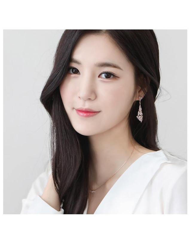 제이로렌 제이로렌 01N0647 마이크로 컷팅 스피넬 실버 목걸이 착용컷