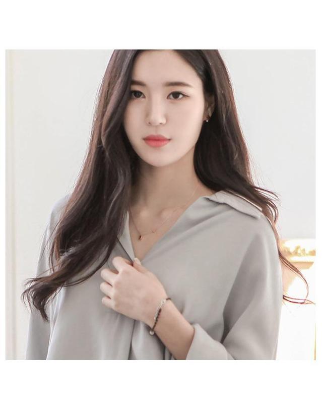 제이로렌 제이로렌 01M01803 1월탄생석 가넷 로즈골드귀걸이 착용컷