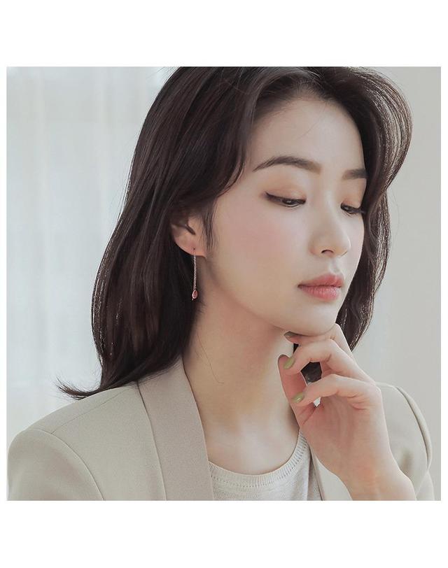 제이로렌 제이로렌 02M03207 7월탄생석 루비 로즈골드 귀걸이 착용컷