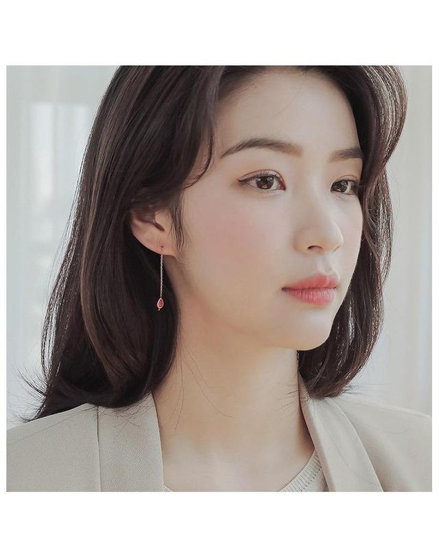 제이로렌 제이로렌 02M03207 7월탄생석 루비 로즈골드 귀걸이 착용컷