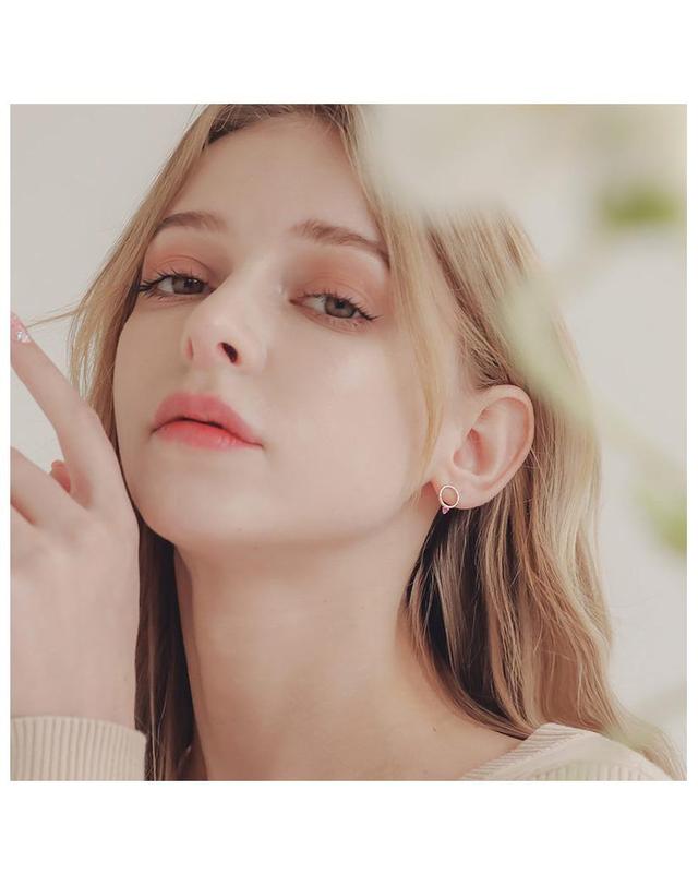 제이로렌 제이로렌 M03462 라운드 루비 원석 귀걸이 착용컷