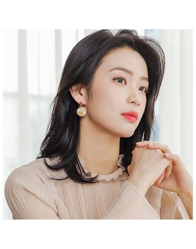 제이로렌 제이로렌 01SM047 아고나이트 골드 드롭 실버귀걸이 착용컷