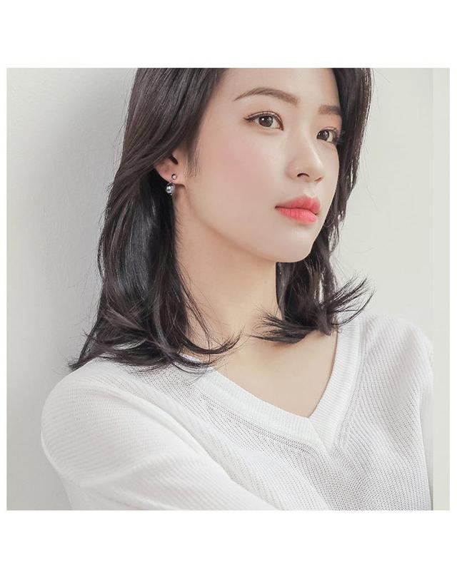 제이로렌 제이로렌 M03325 테라헤르츠 원석 실버귀걸이 착용컷