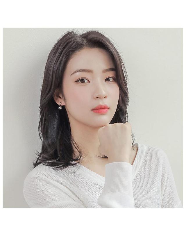제이로렌 제이로렌 M03325 테라헤르츠 원석 실버귀걸이 착용컷