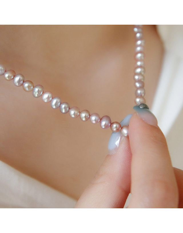 바이데이지 바이데이지 라이트 퍼플 4.5mm 담수 진주 목걸이 Bn0498 착용컷