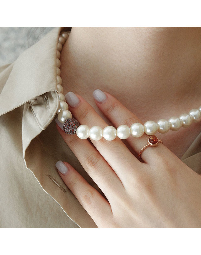 바이데이지 바이데이지 컬러큐빅 파베볼 10mm 진주 목걸이 Bn0597 착용컷
