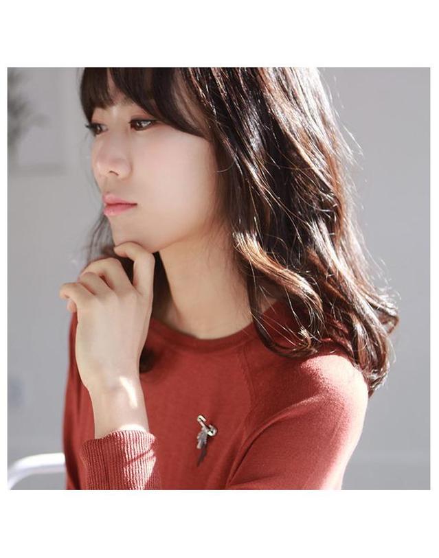 바이데이지 바이데이지 1Bh0131 체인 십자가 실버 옷핀브로치 착용컷