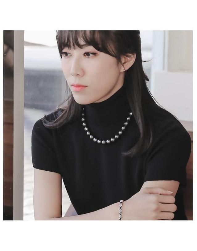 바이데이지 바이데이지 Bn0361 딥그레이 총알마감 진주목걸이 착용컷